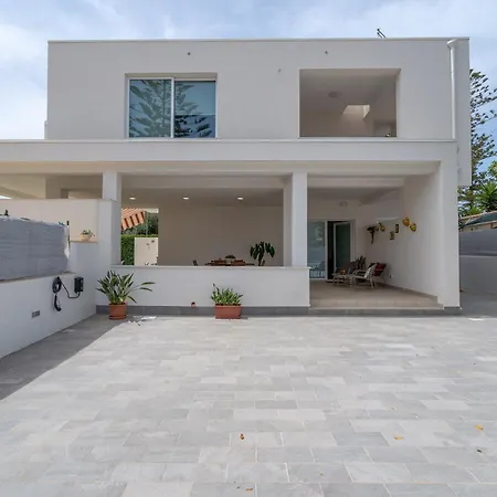 Bianca Del Mare Fontane Bianche